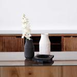 فازة سيراميك صغيرة باللون الاسود وودي