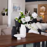 فازة سيراميك كبيرة باللون الابيض وودي