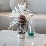 فازة صغيرة بقاعدة معدنية وودي