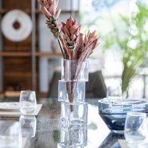 فازة مكعبات زجاجية كبيرة وودي