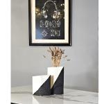 فازة أبيض وأسود صغيرة وودي