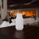 فازة سيراميك صغيرة باللون الابيض وودي