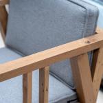 مومجي كرسي من الخشب وودي