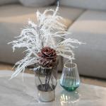 فازة صغيرة بقاعدة معدنية وودي