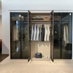 أروبا دولاب 2 باب زجاجي مع تعليق كامل وودي