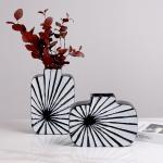 مزهرية مخططة وودي