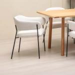 كليو كرسي أبيض وودي