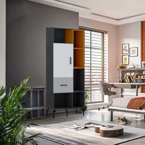 تريند مكتبة كتب أسود-أبيض وودي