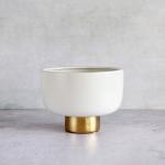 وعاء أبيض كبير بقاعدة ذهبية وودي